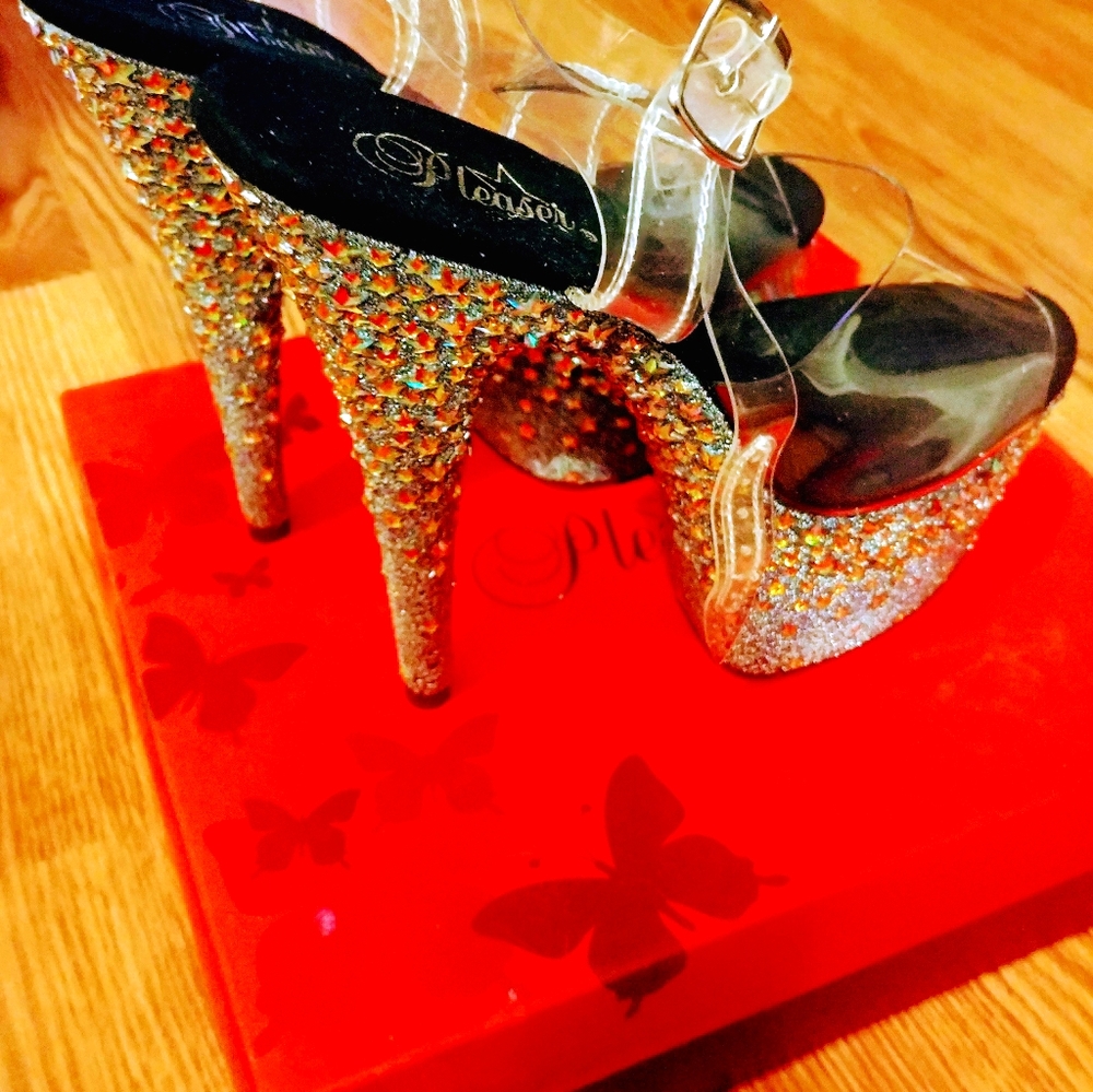SHOES - Picture 3 of 9